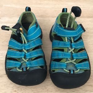 EUC Toddler boys KEENS